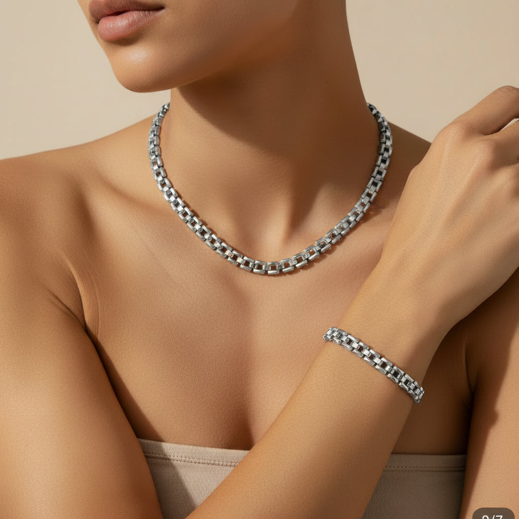 Modern set of necklace and bracelet