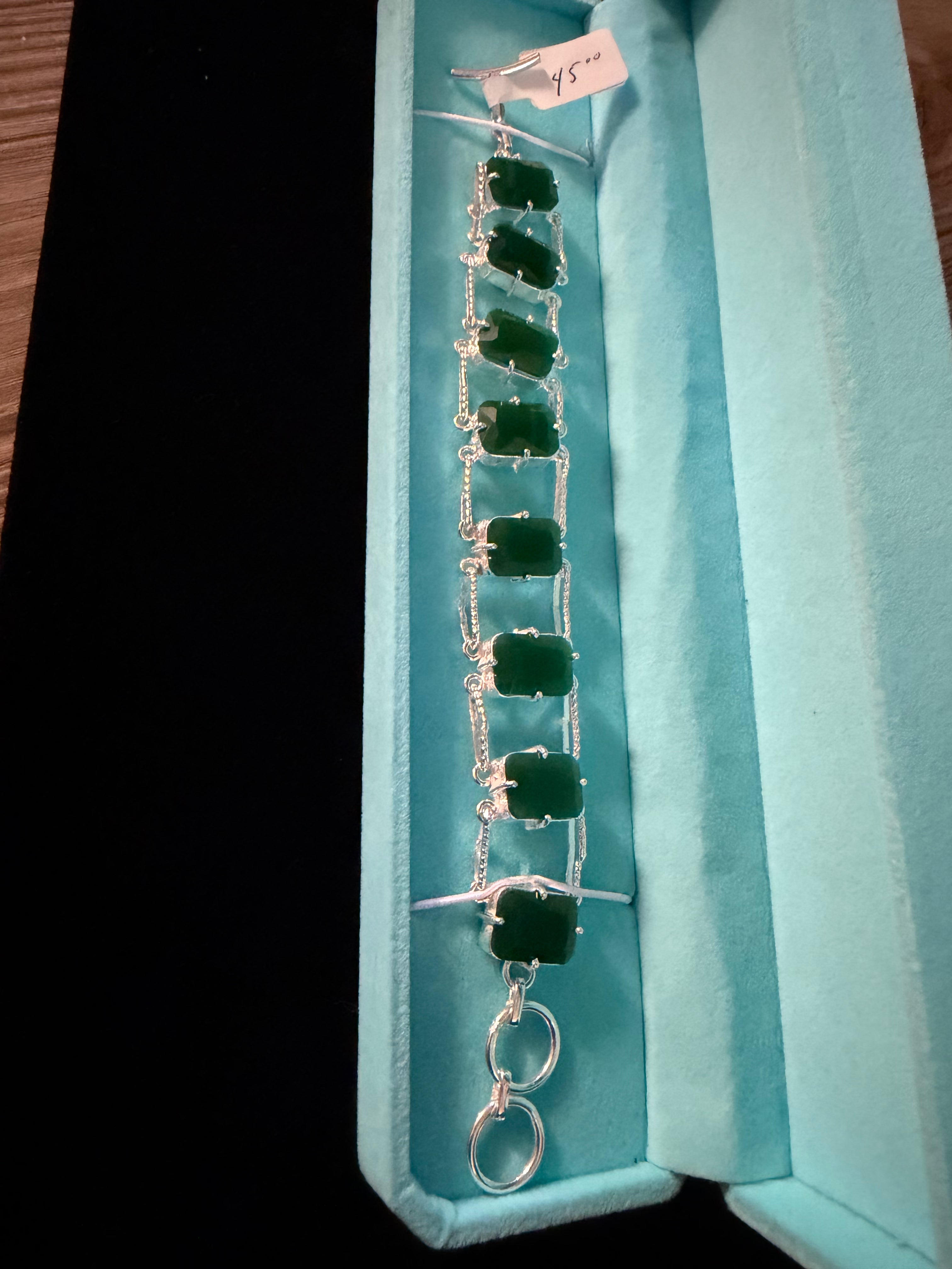 Silver and Emerald motive Bracelet